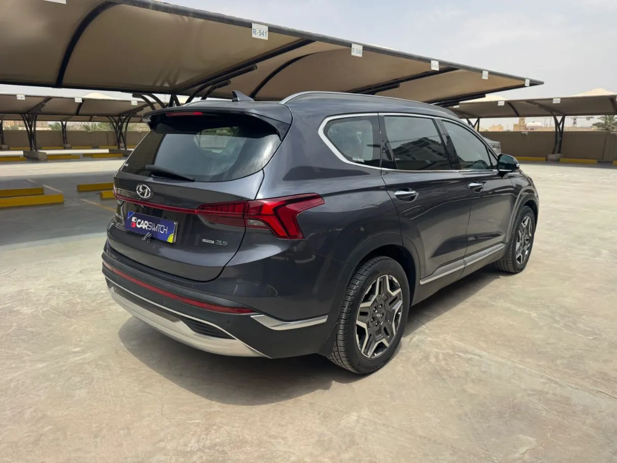 Car image 6