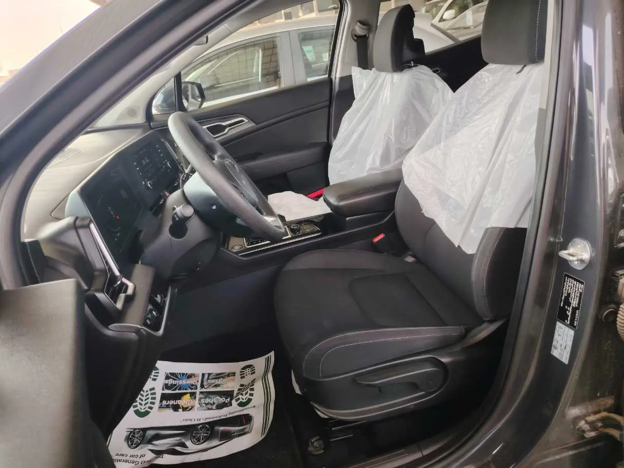 Car image 14