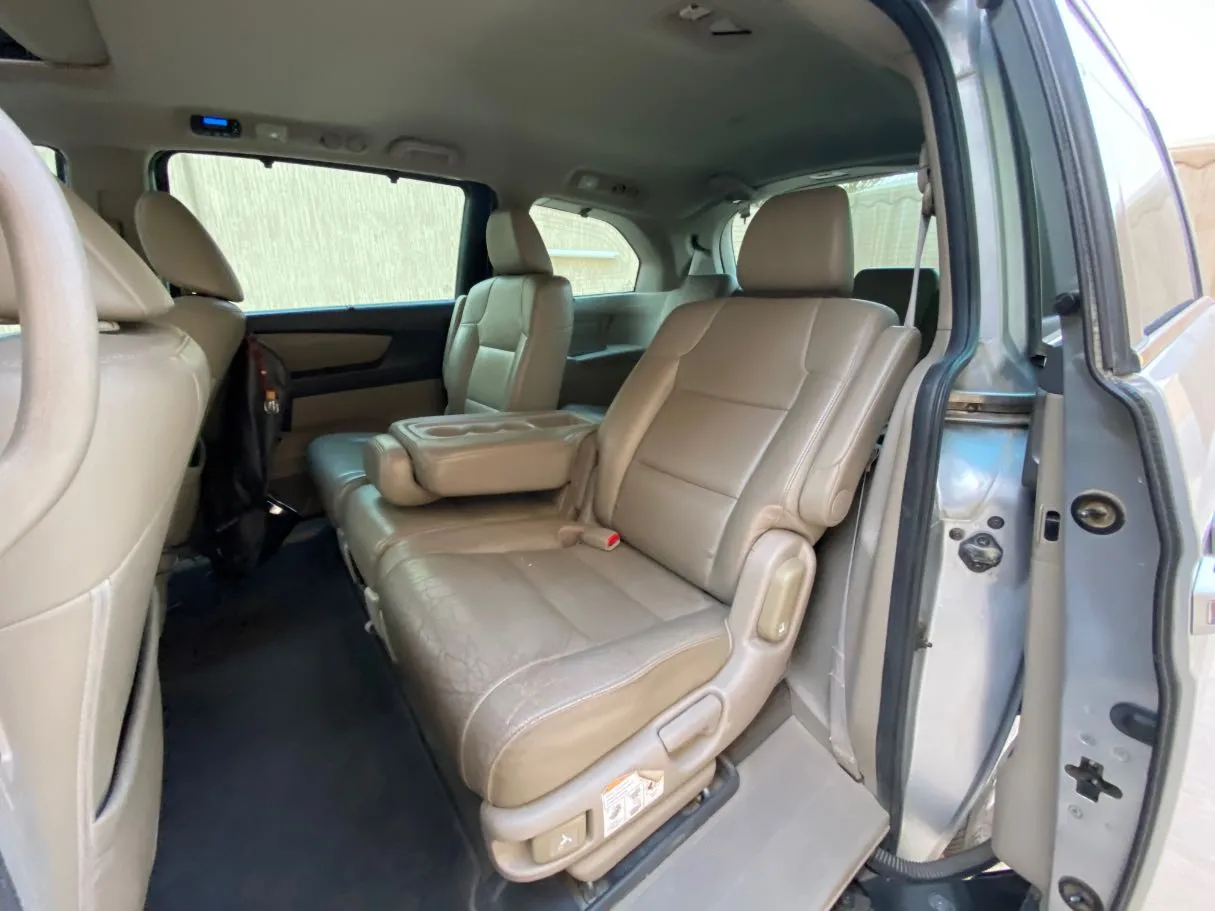 Car image 14