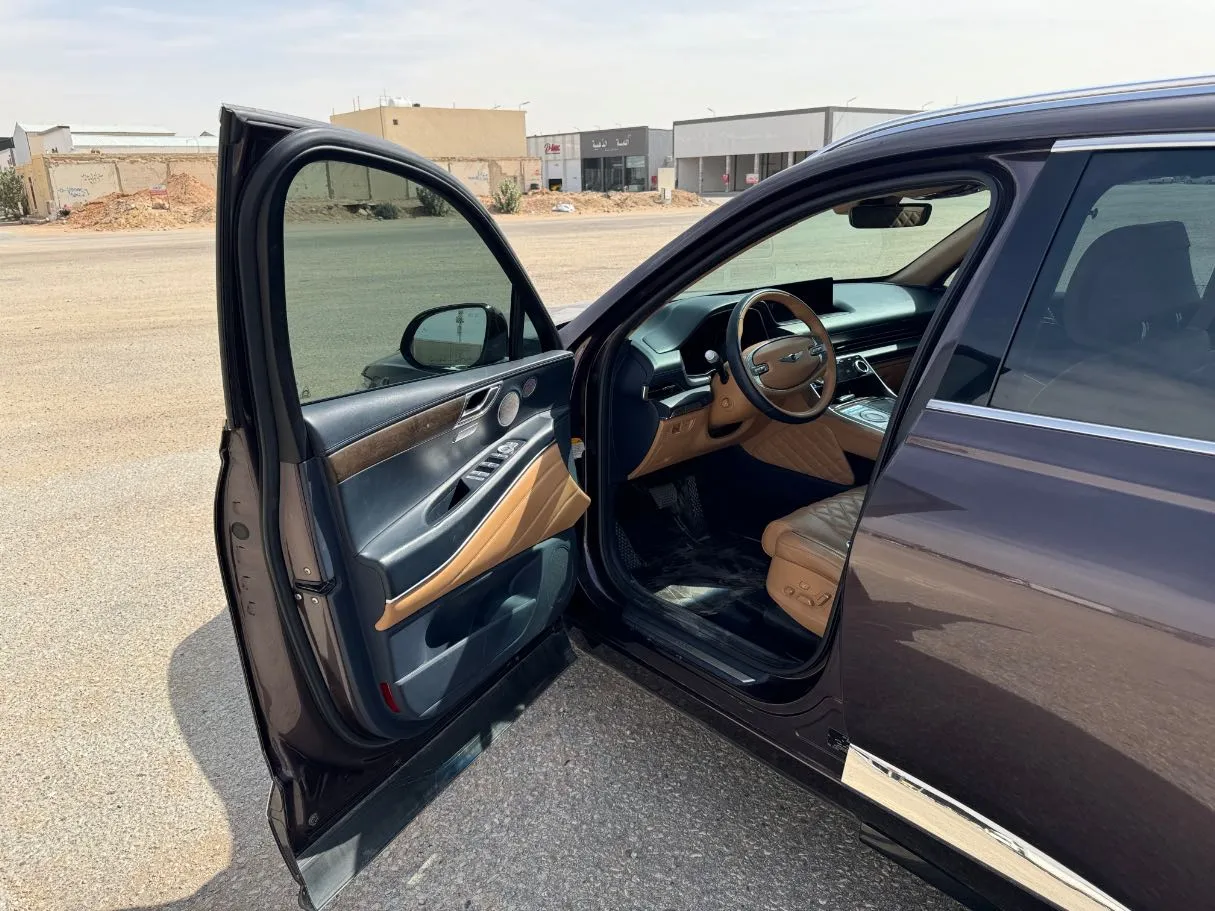 Car image 10