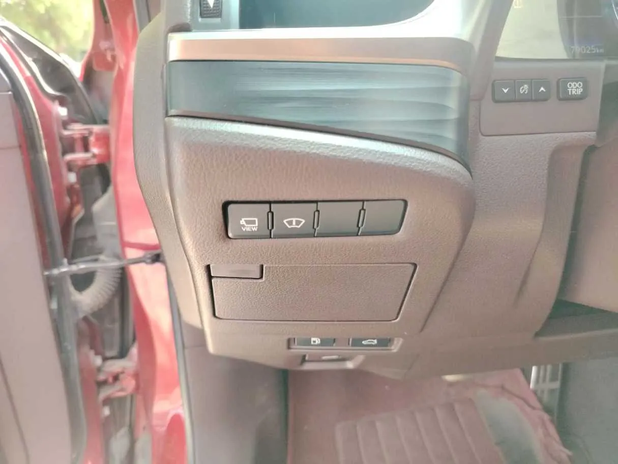 Car image 34
