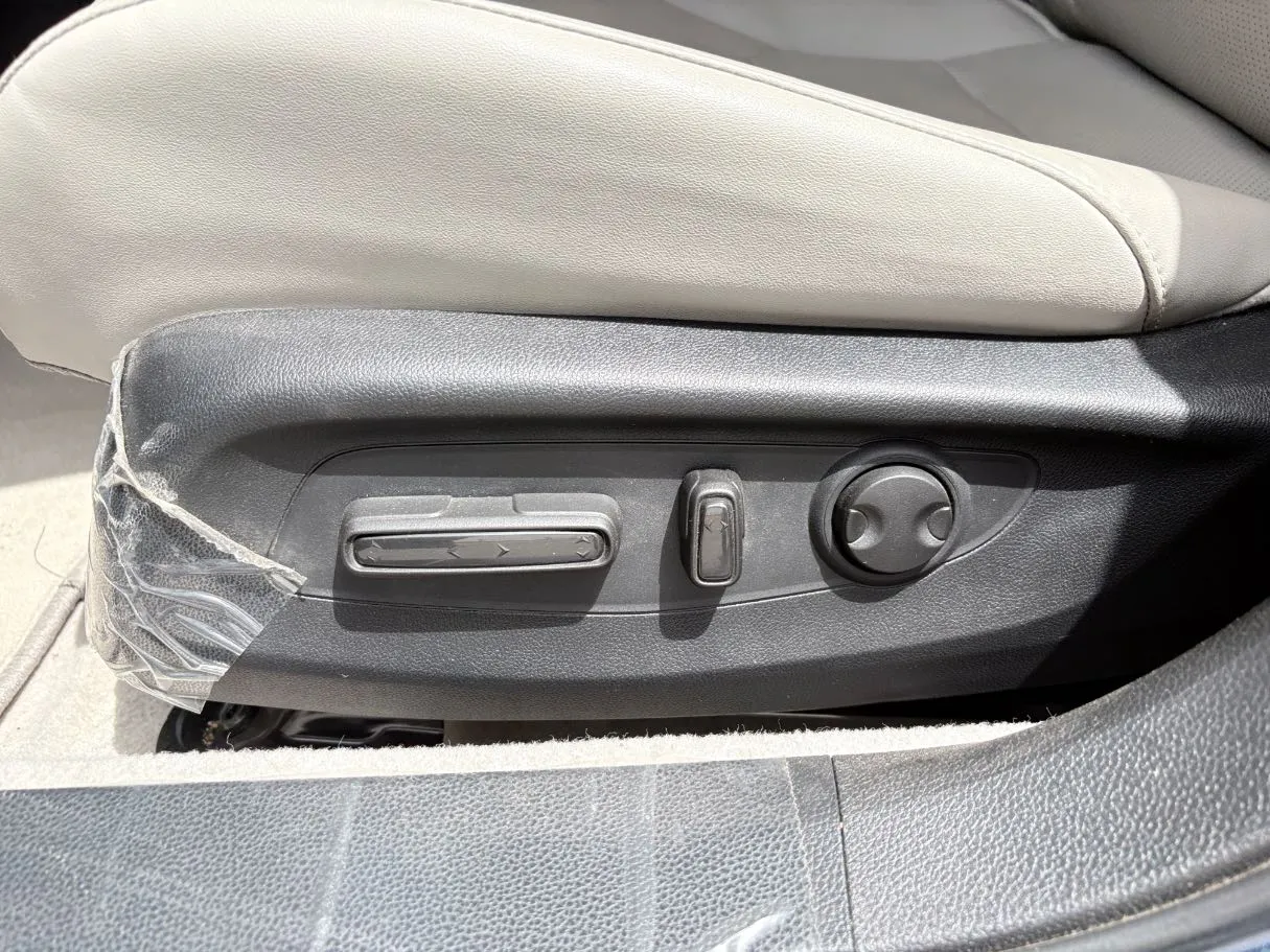 Car image 26