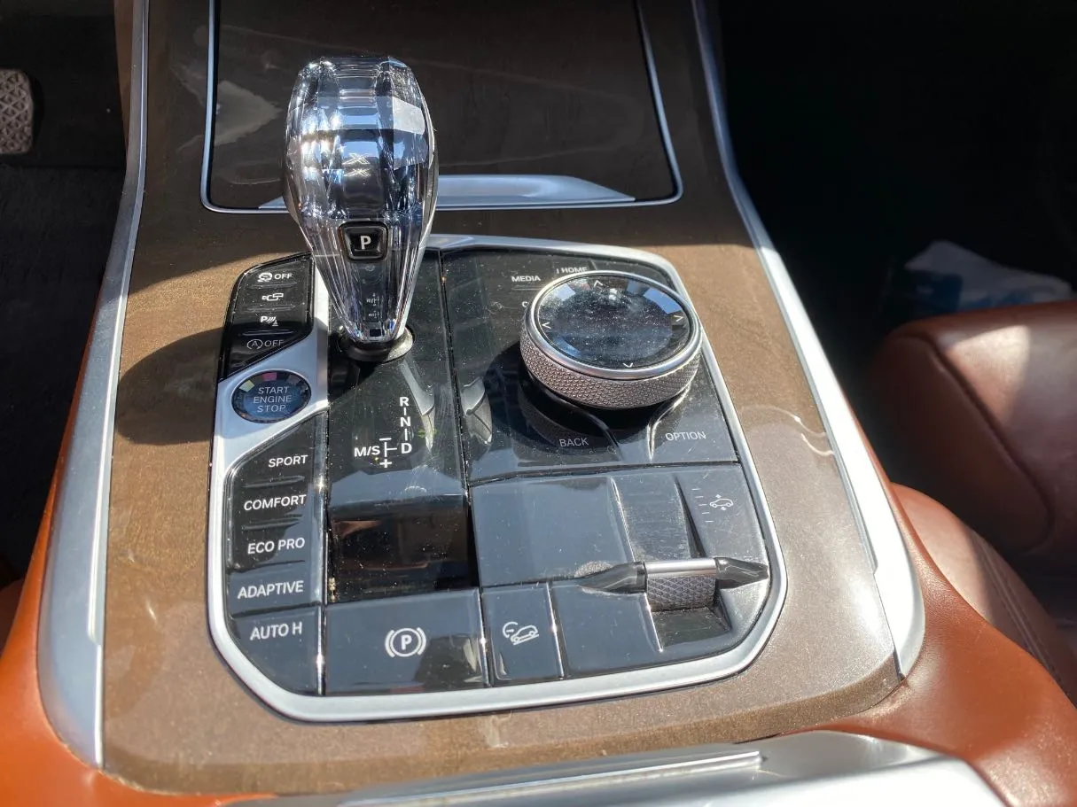 Car image 16