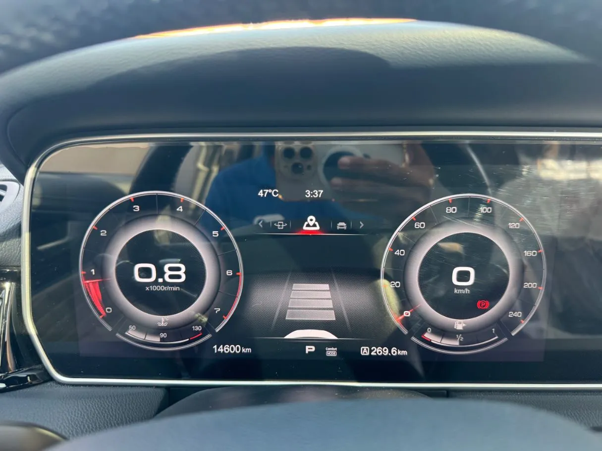 Car image 18