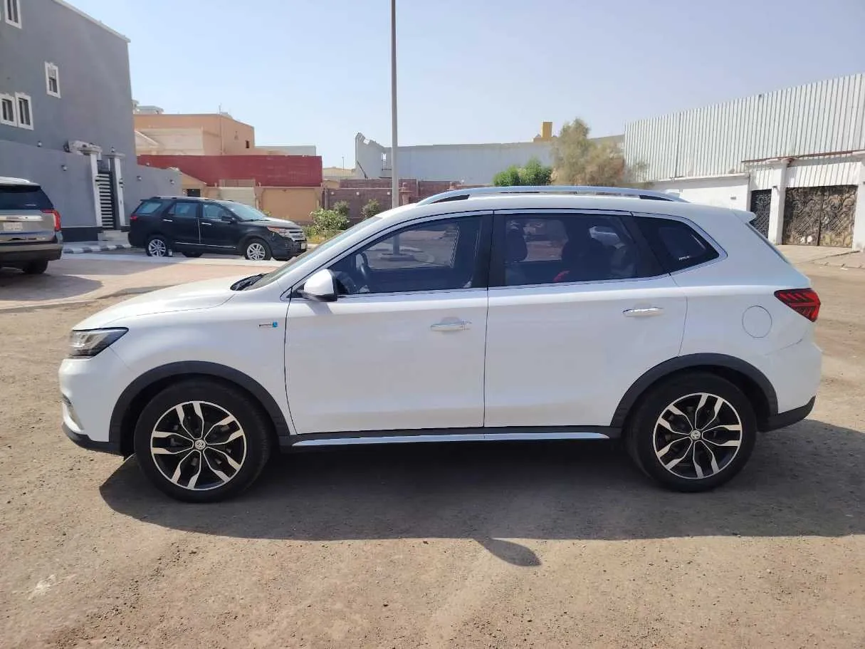 Car image 8