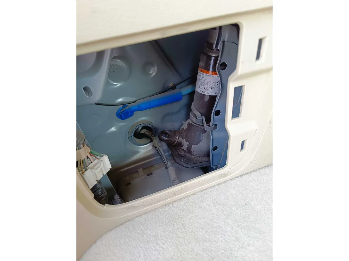 Car image 30