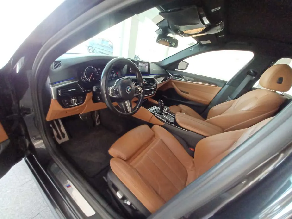 Car image 11