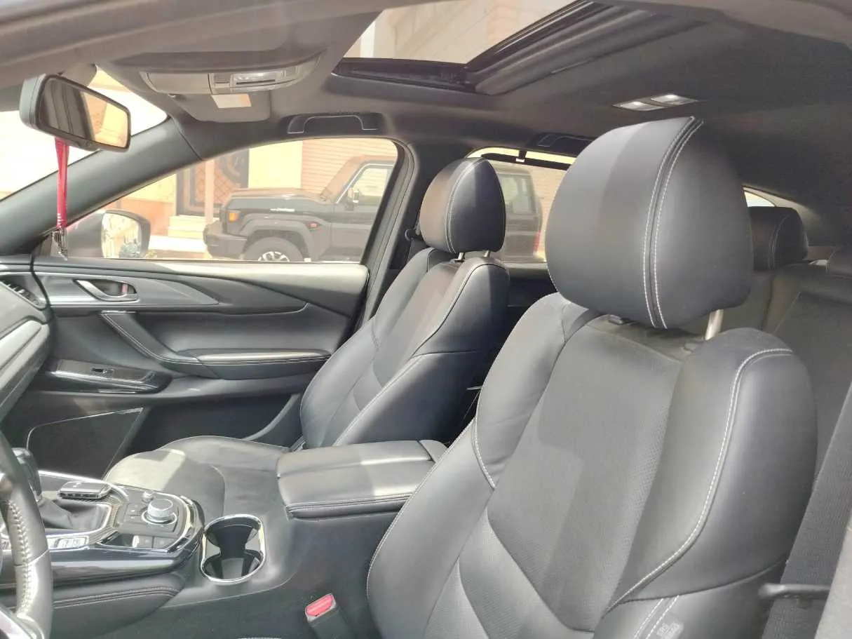 Car image 12
