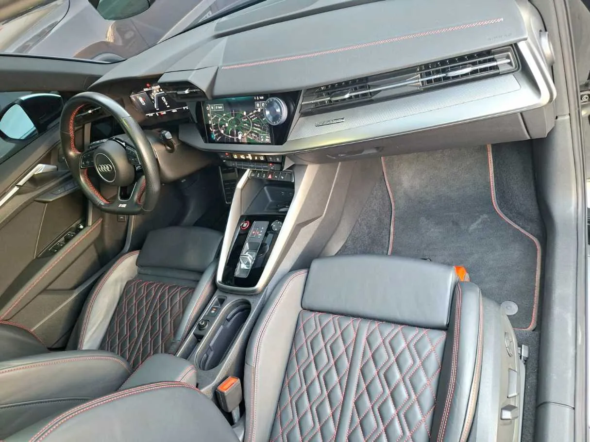 Car image 18
