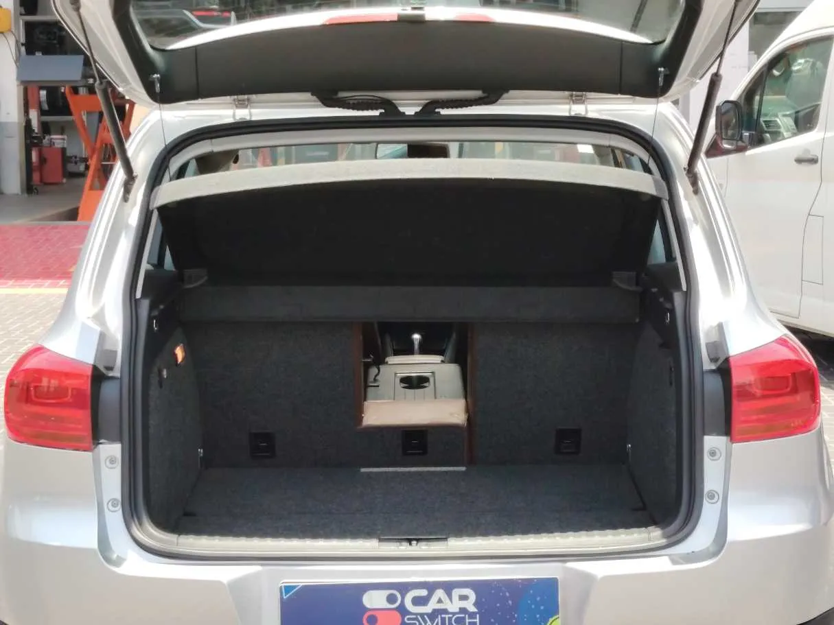 Car image 25