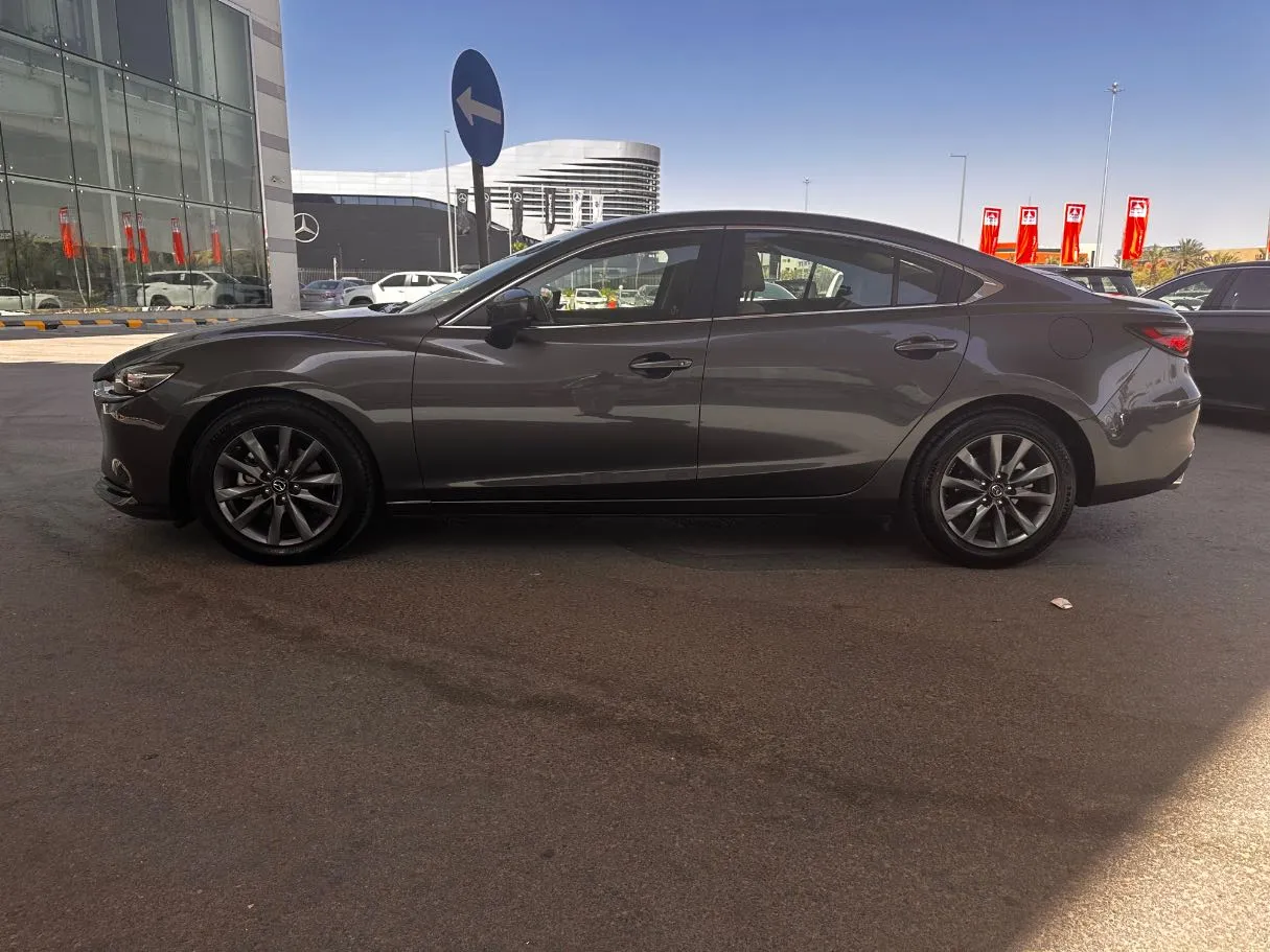 Car image 8