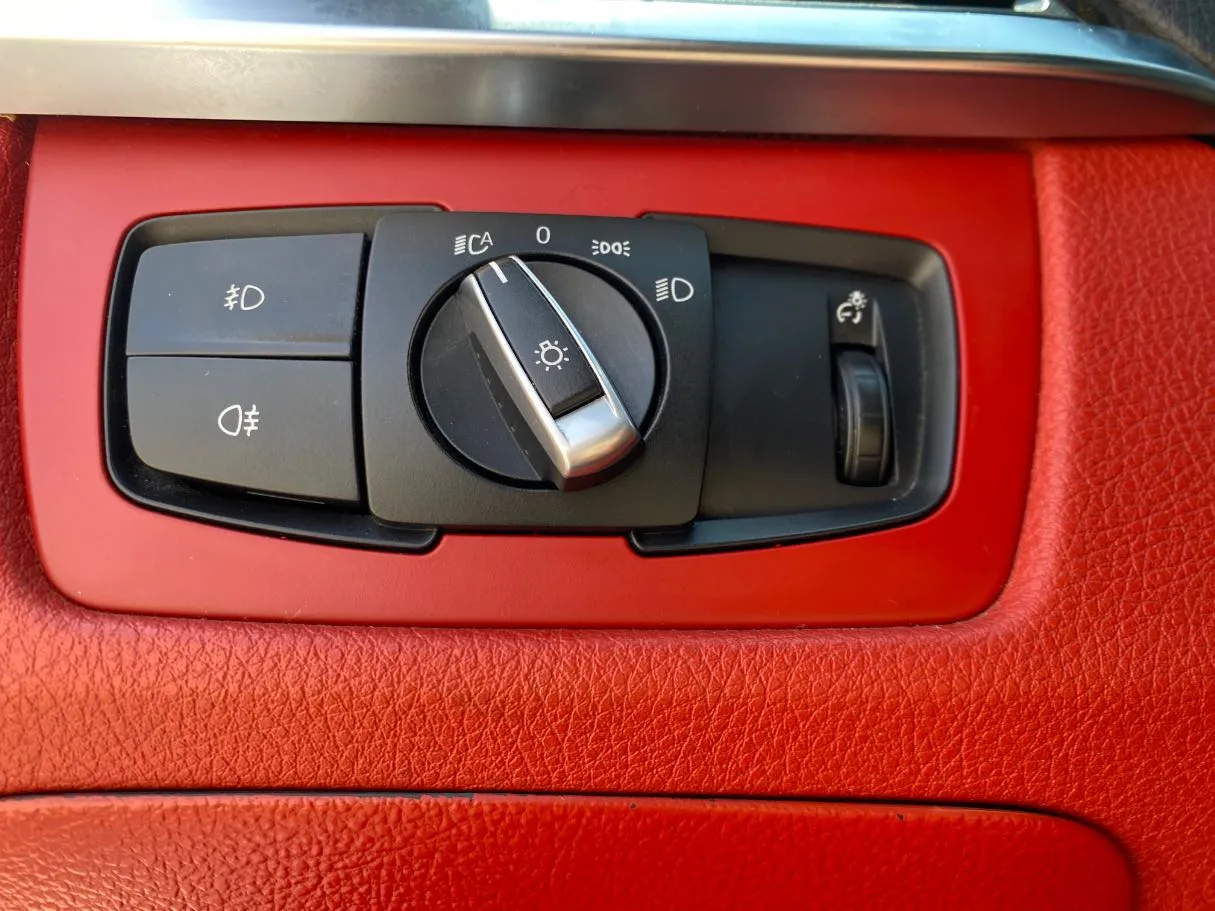 Car image 26