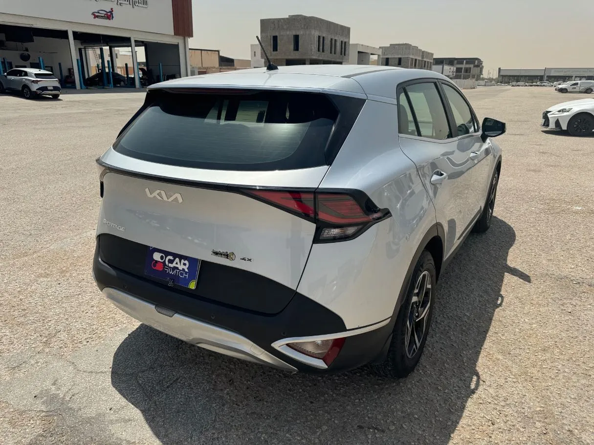 Car image 5
