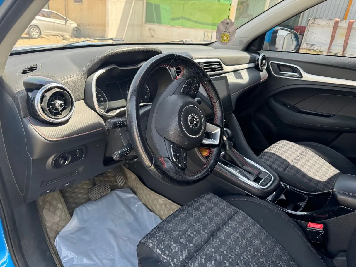 Car image 11