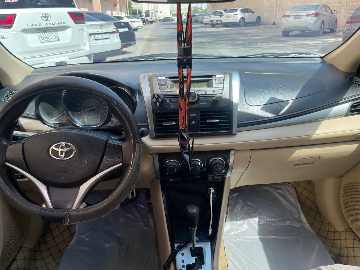 Car image 18