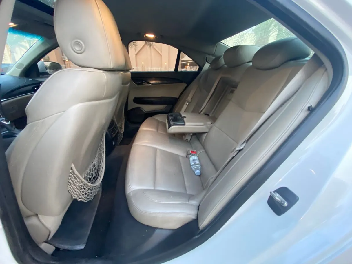 Car image 14