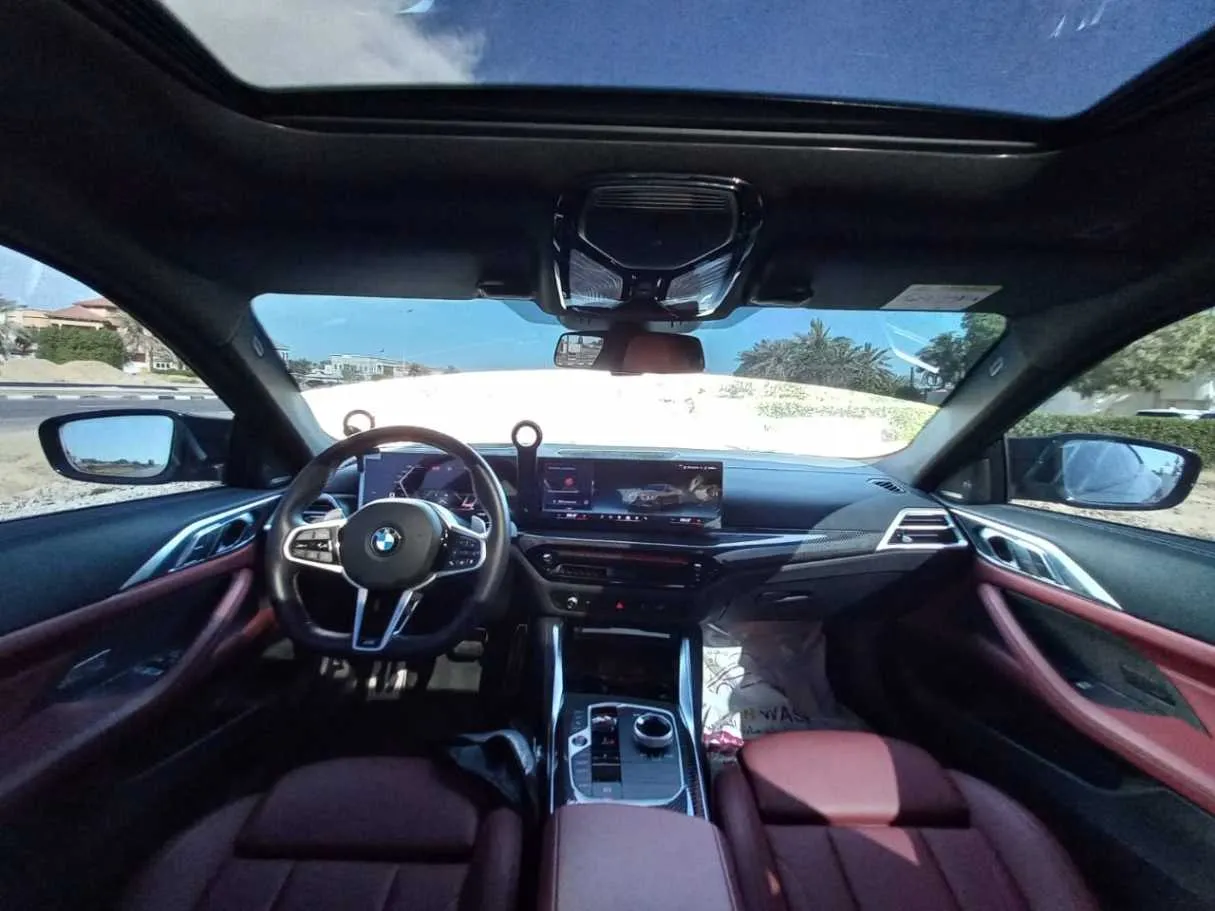 Car image 14