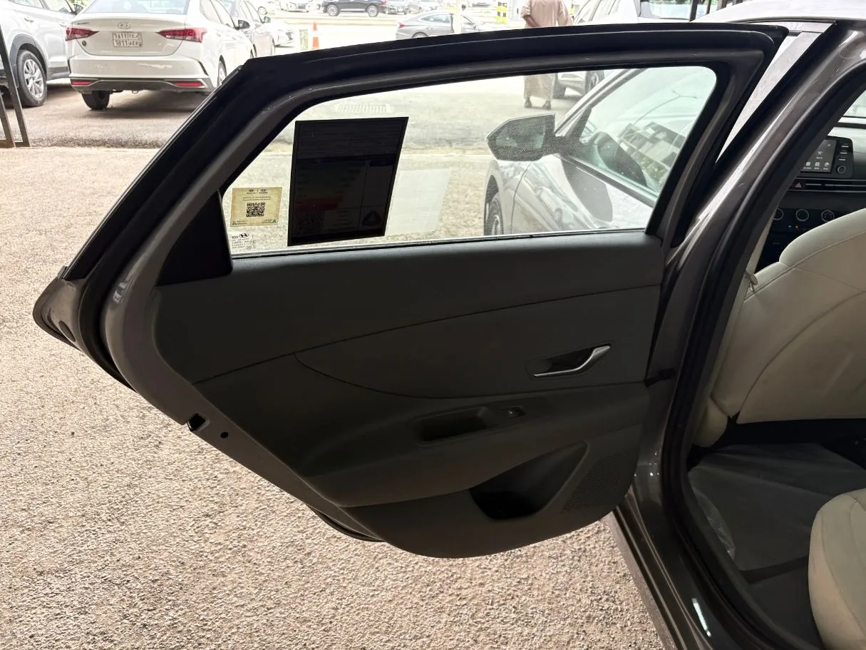 Car image 17
