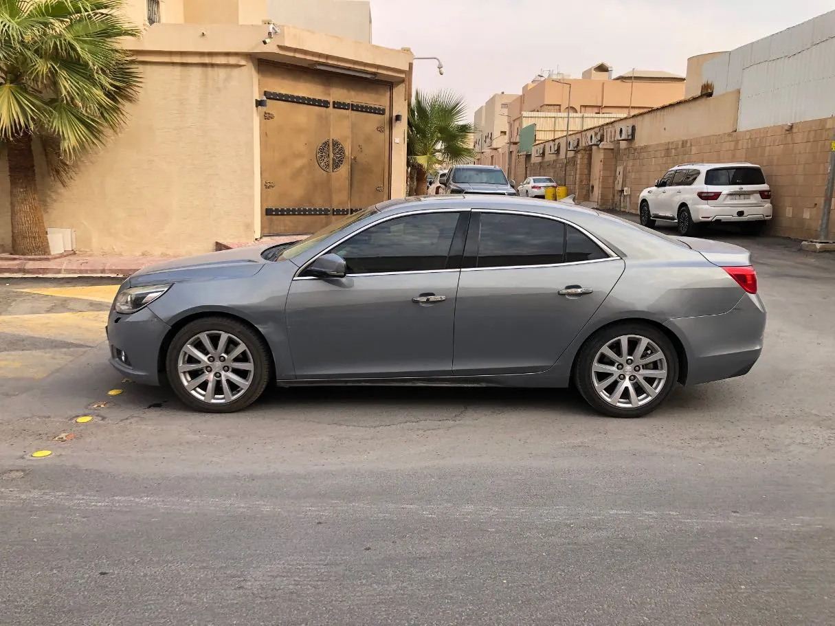 Car image 8