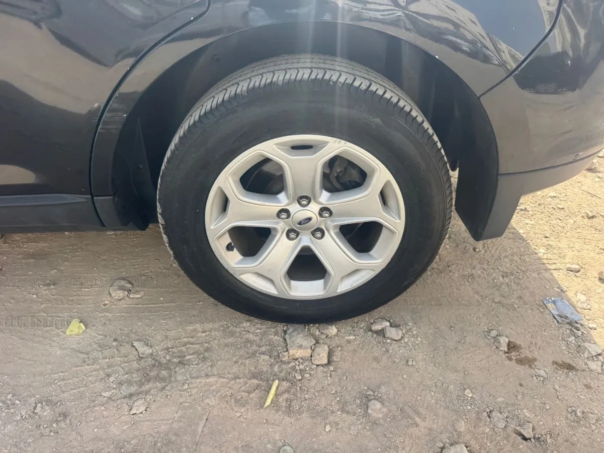 Car image 9