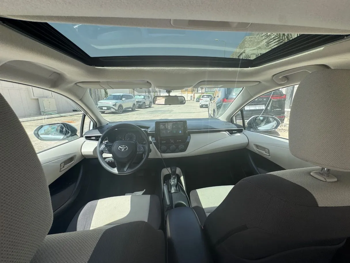Car image 14