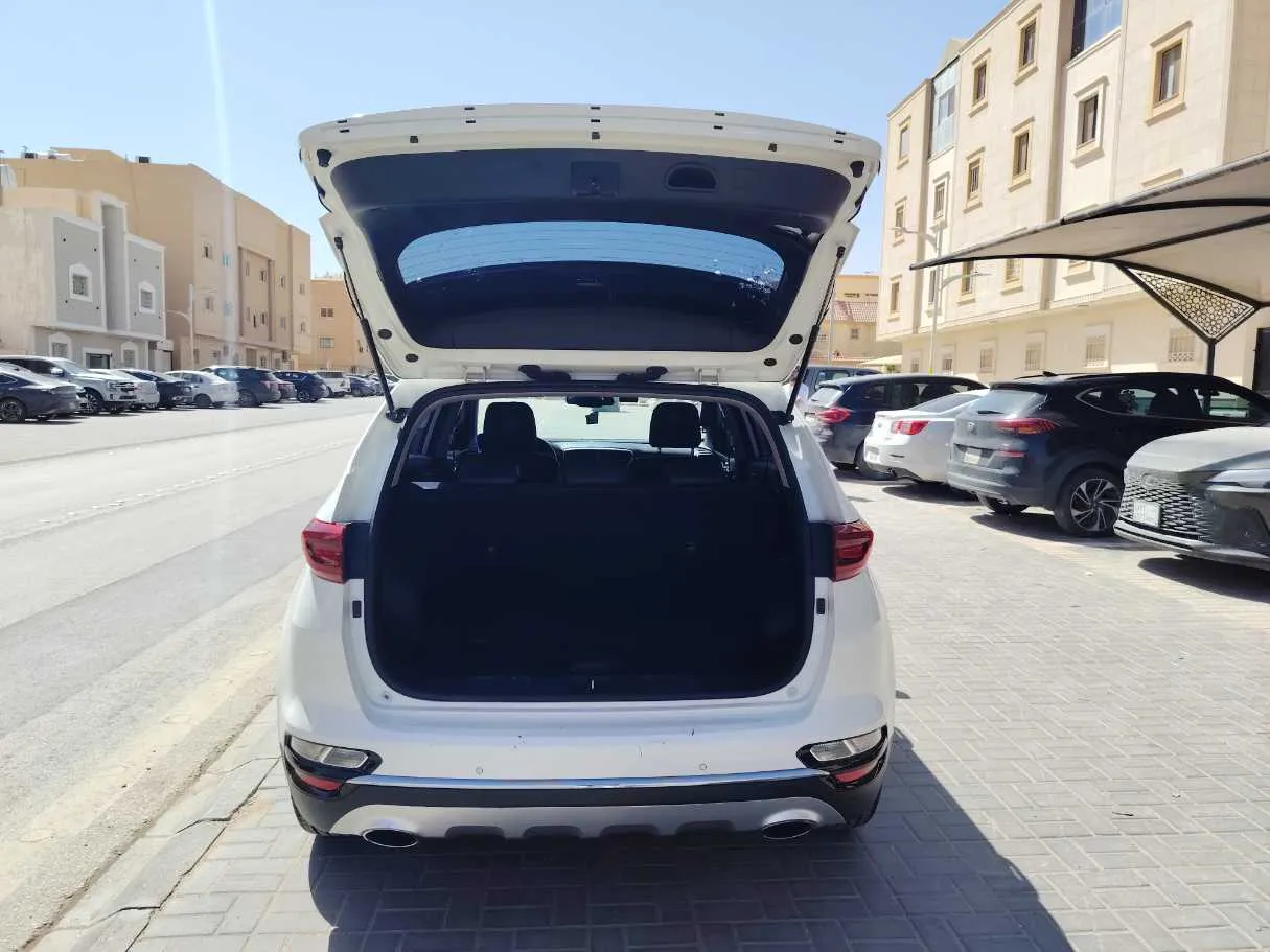 Car image 23
