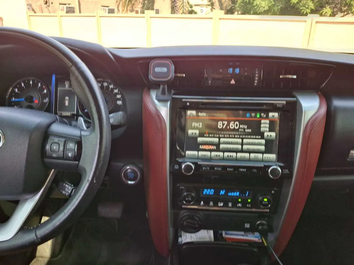 Car image 16