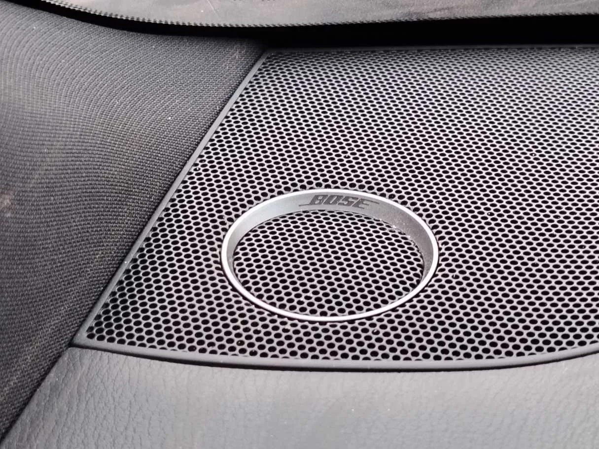 Car image 30