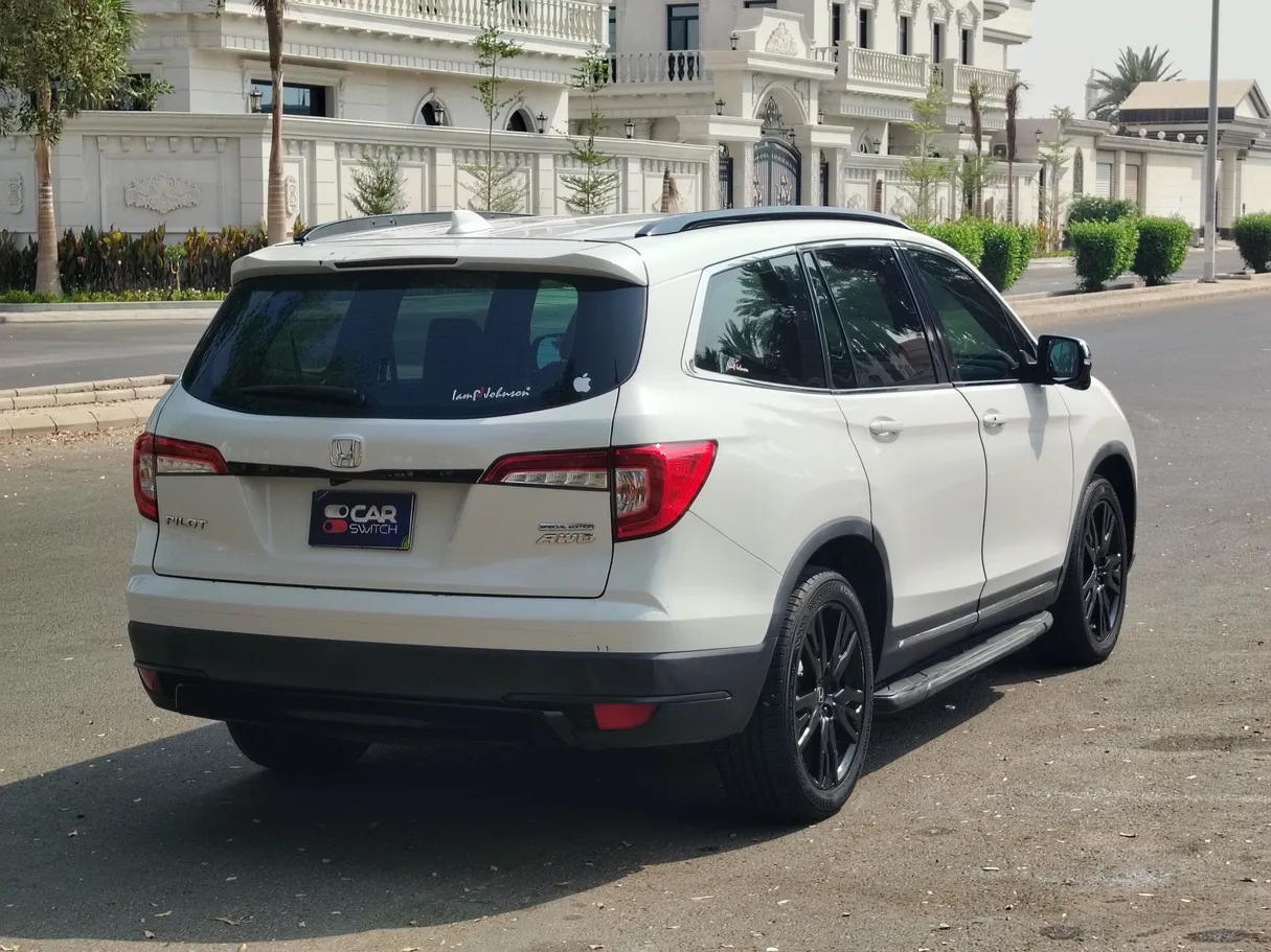 Car image 5
