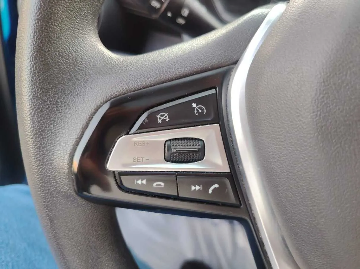 Car image 32