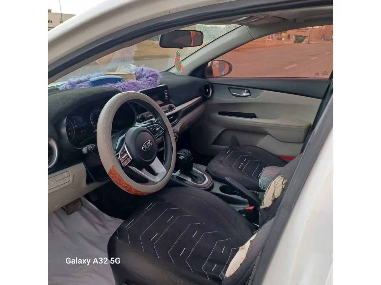 Car image 13