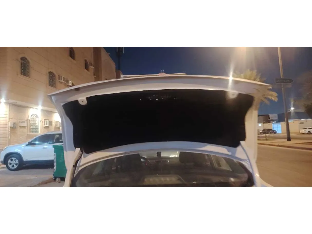 Car image 22