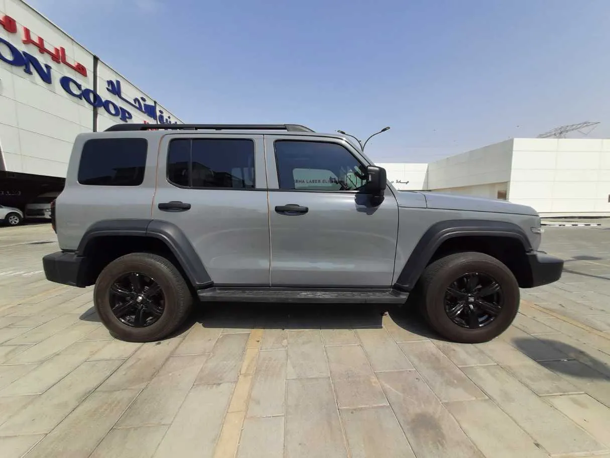 Car image 3