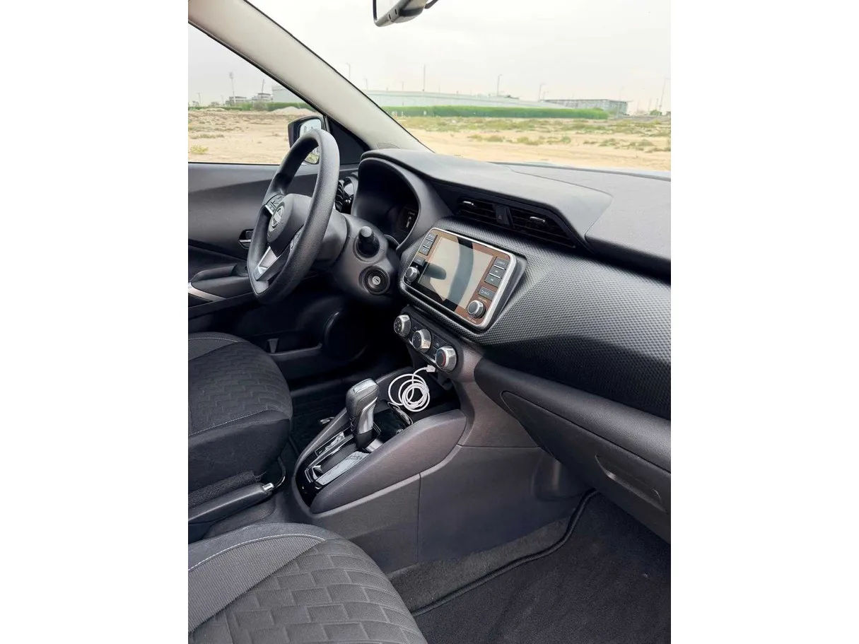 Car image 25