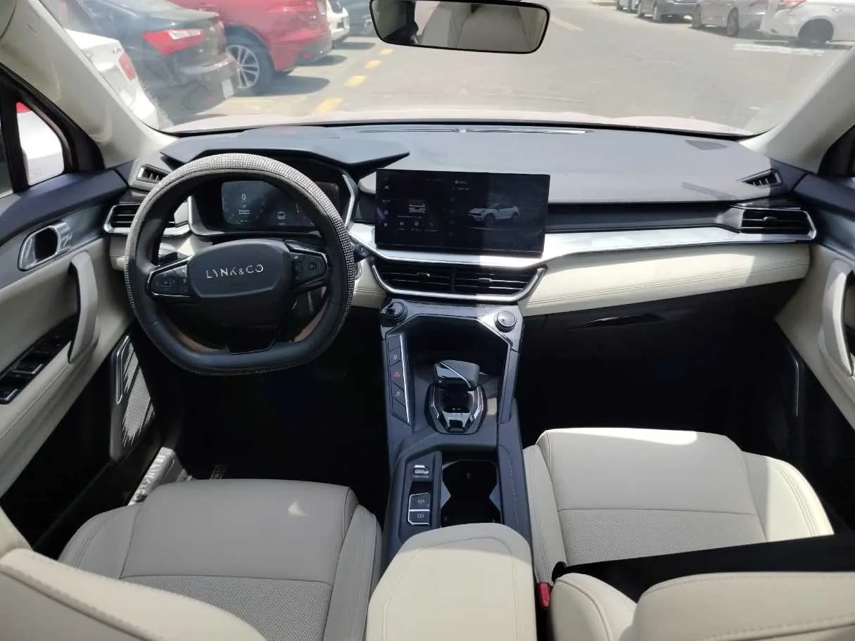 Car image 21