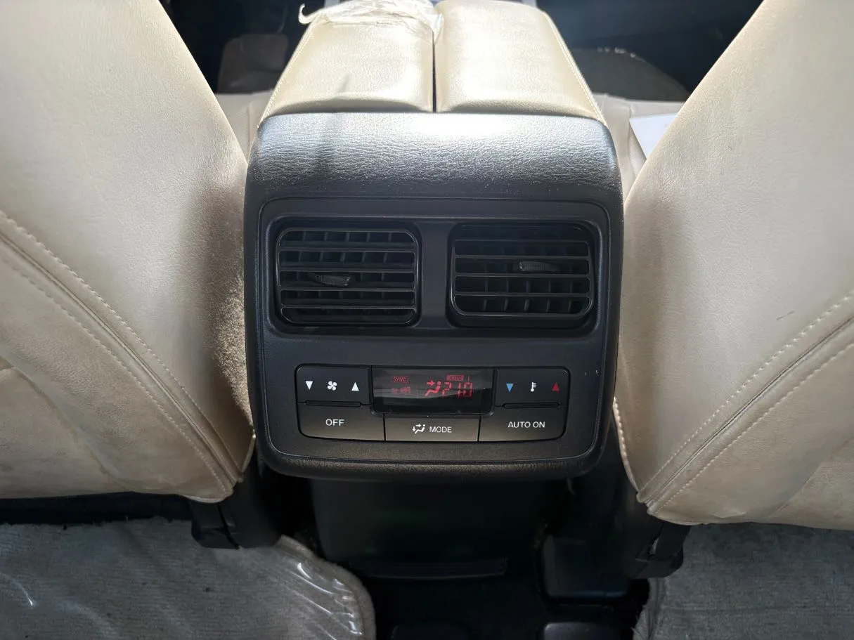 Car image 27