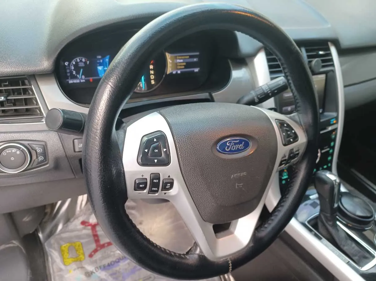 Car image 19