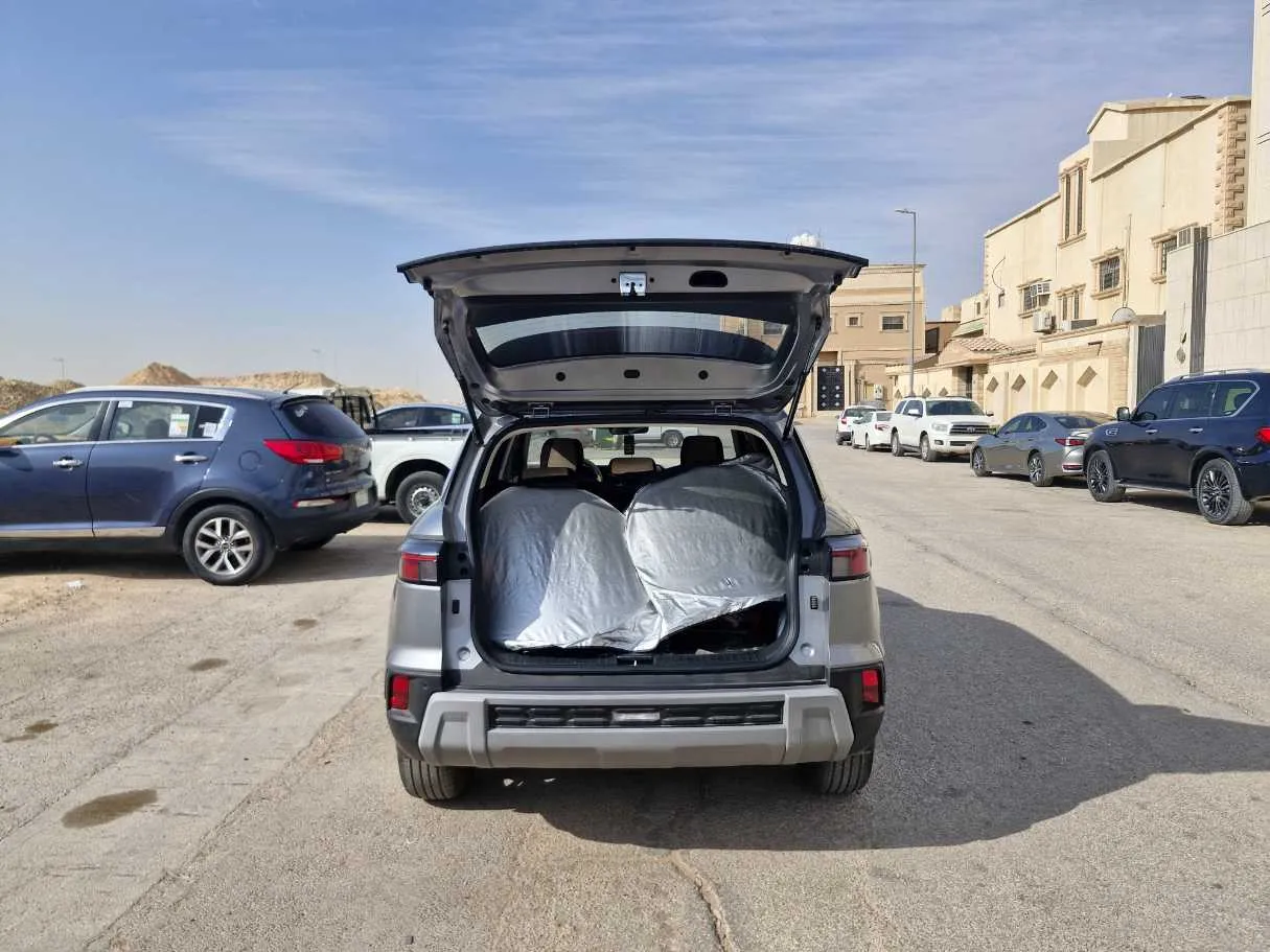 Car image 18