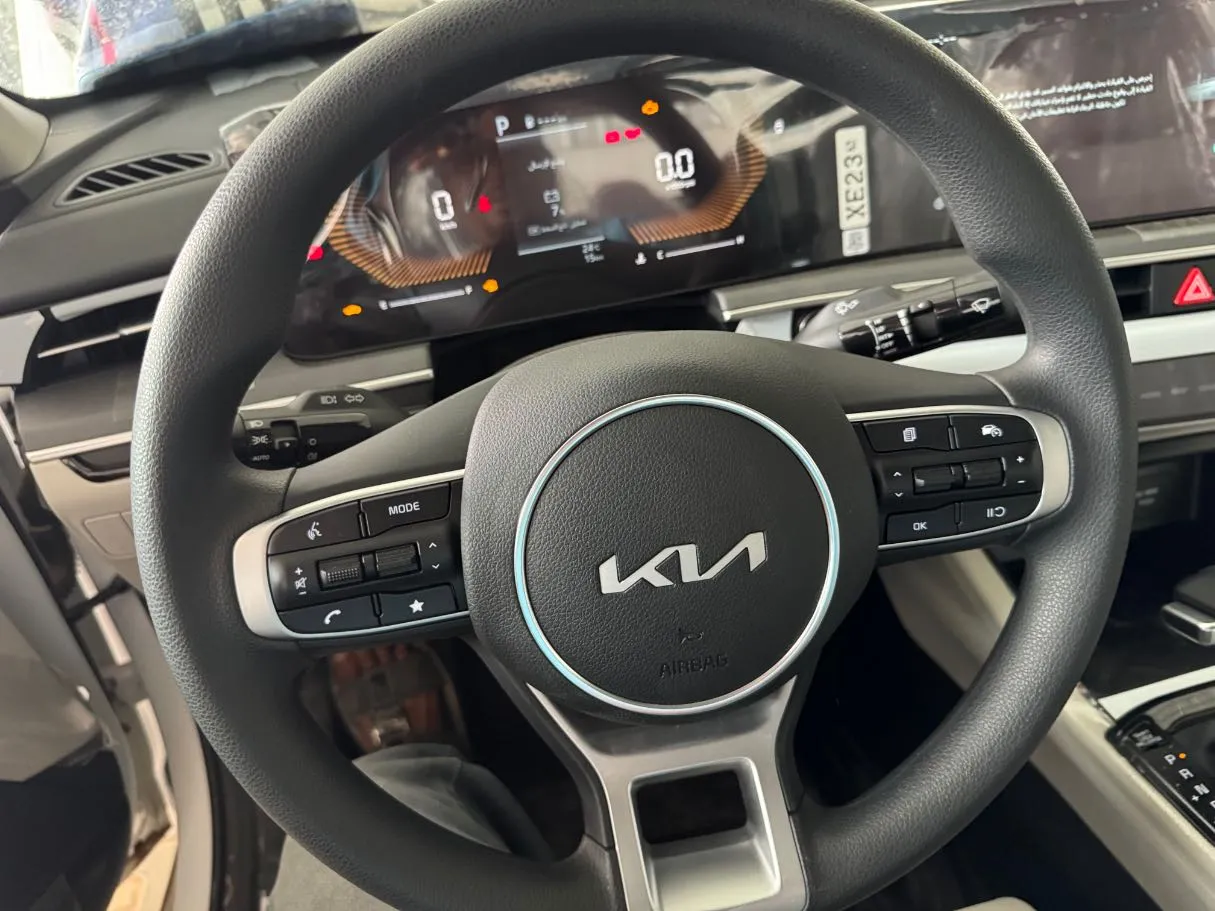 Car image 15