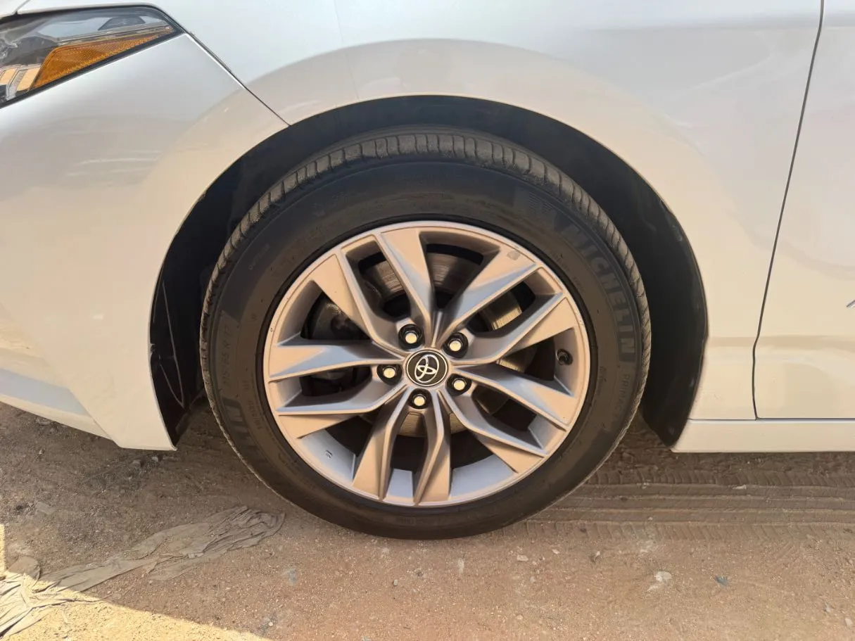 Car image 9