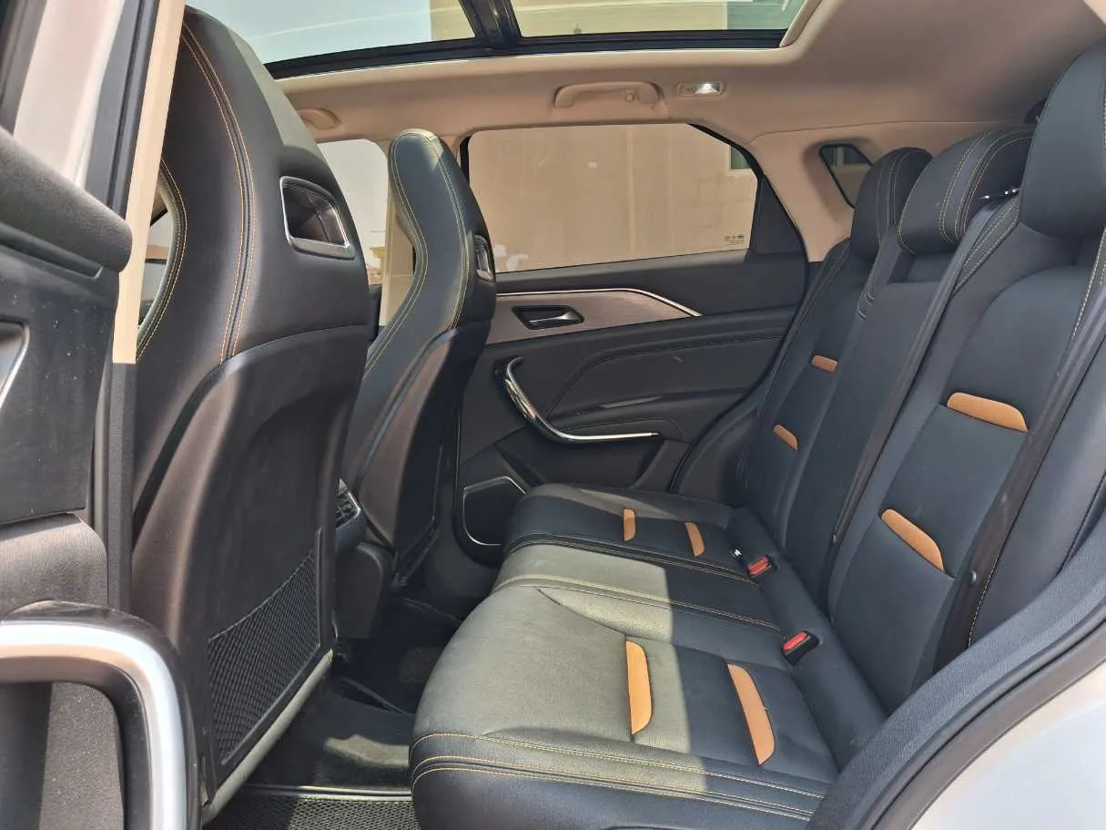 Car image 13