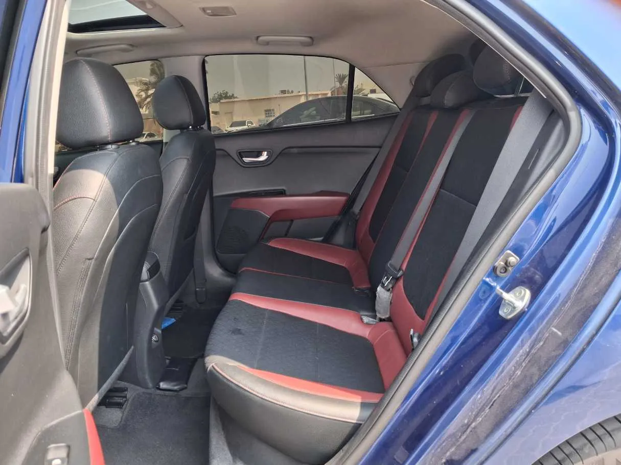 Car image 13