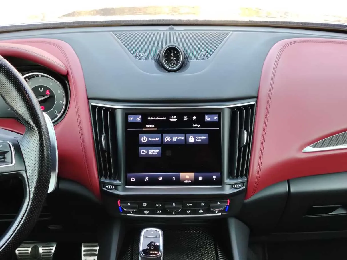 Car image 25
