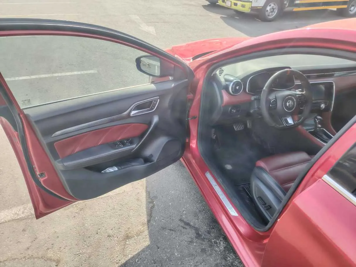 Car image 13