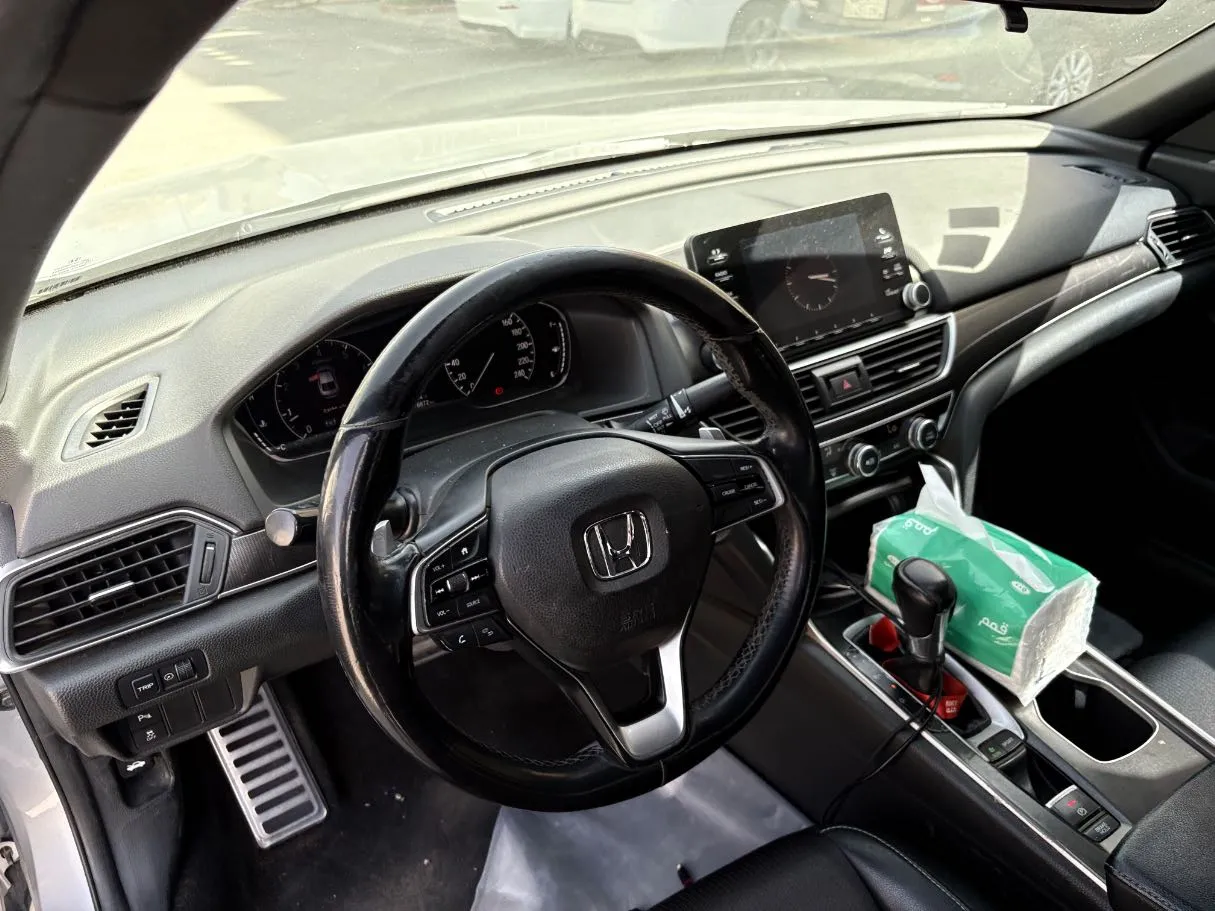 Car image 12