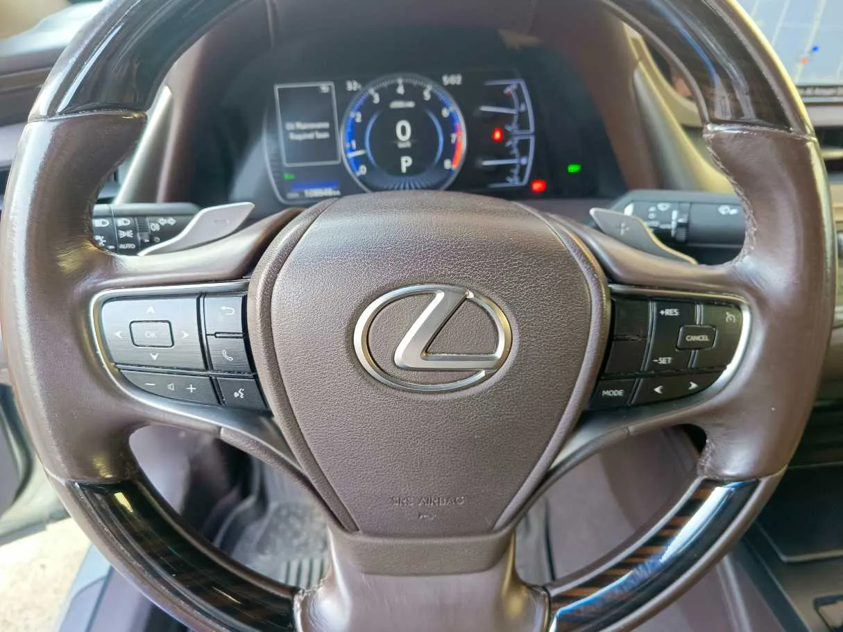 Car image 25