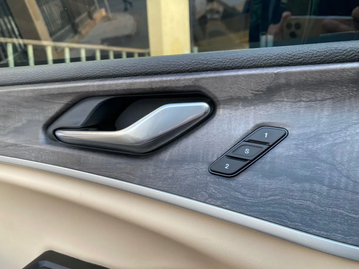 Car image 28