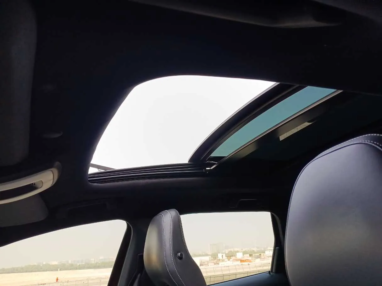 Car image 23