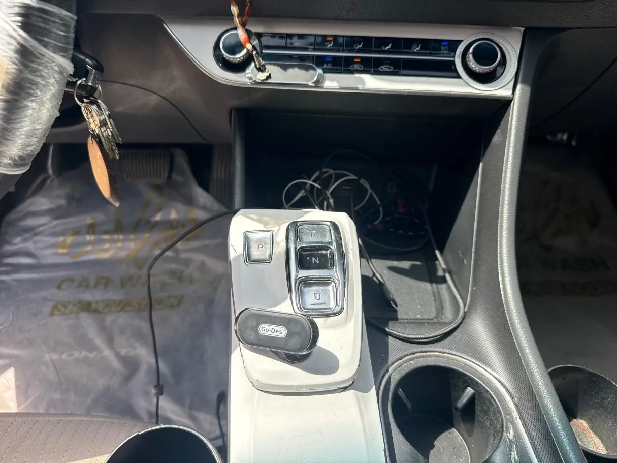 Car image 15