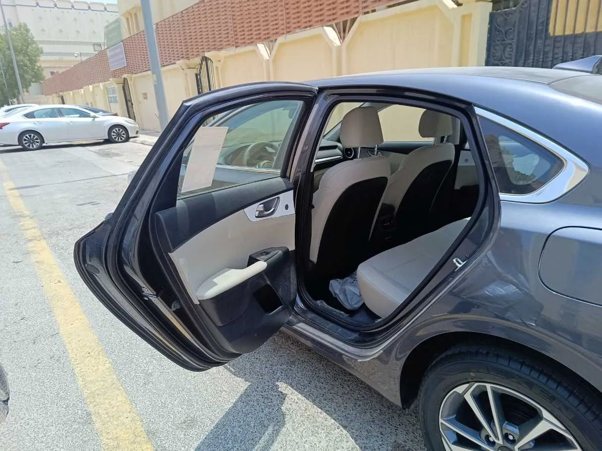 Car image 15